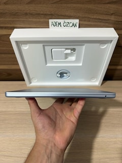 MacBook Air / M5 / 15 inç / 16 GB Ram / 512 GB Ssd - 6