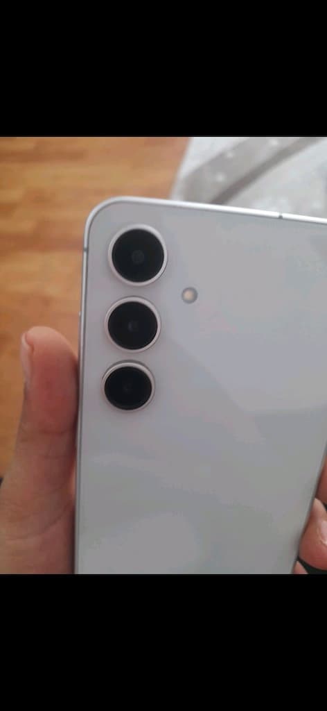 SAMSUNG S24 FE - 4
