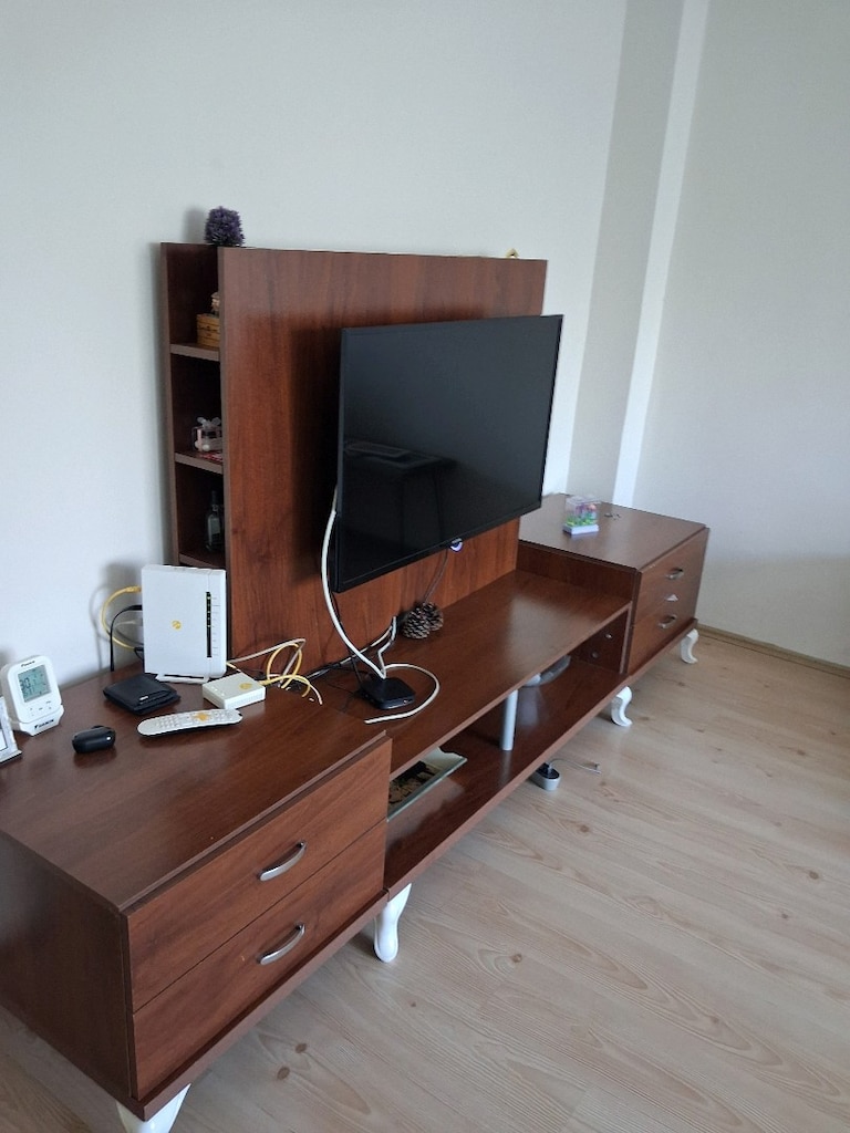 vitrinli temiz konsol ve televızyon ünitesi - 5