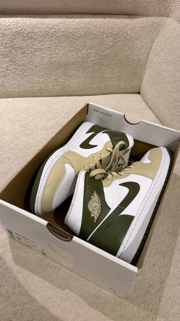Nike Air Jordan 1 Mid Sneaker Unisex - 2