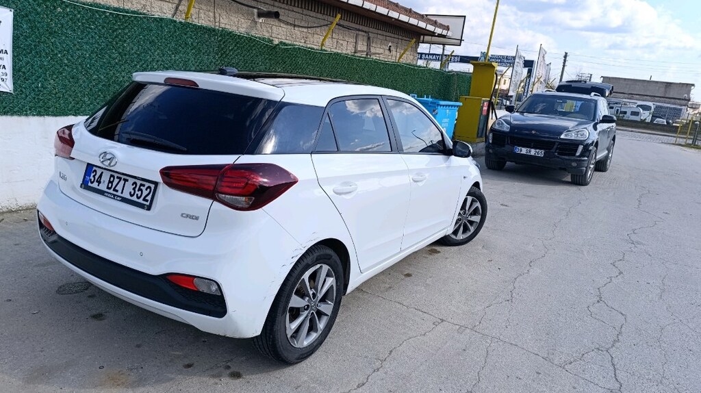 MEMURDAN SATILIK 2019 HYUNDAI i20 1.4 CRDi STYLE PANORAMA acil indirim - 2