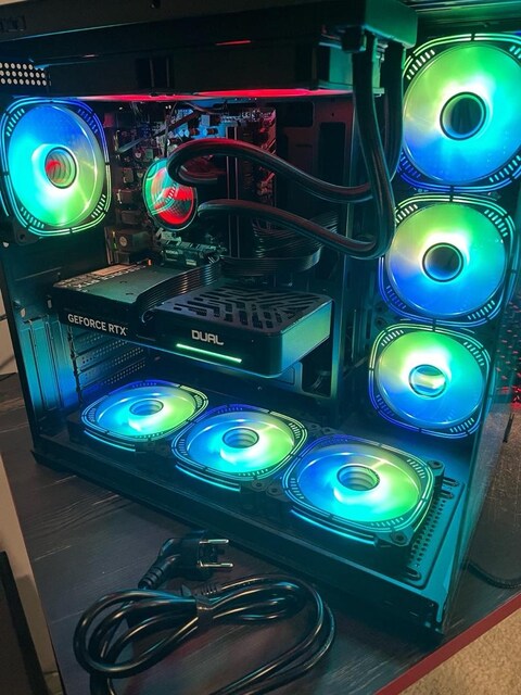 Rtx 5060 ryzen 5700x 32 gb 3200 MHz ram 1 tb m2 ssd
