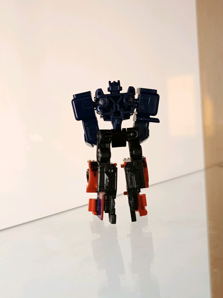Transformers Legends Class Optimus Prime - 4