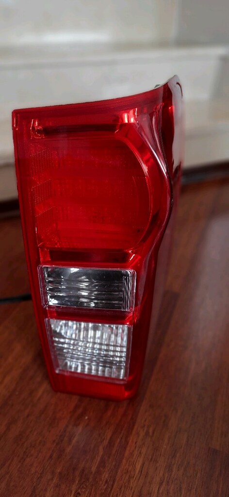 isuzu dmax sağ stop - 8