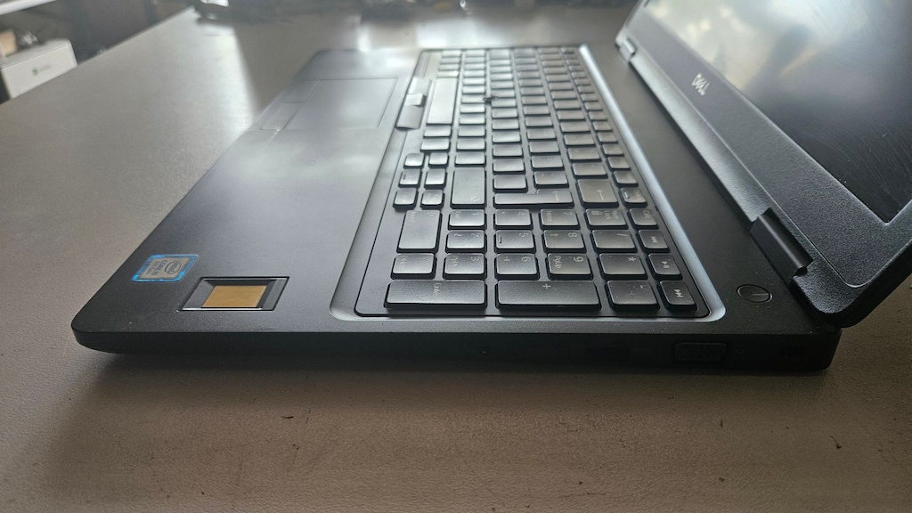 Dell İ5 8.Nesil 8 GB DDR4 Ram 512 GB M2 SSD FULL HD Ekran Temiz - 6