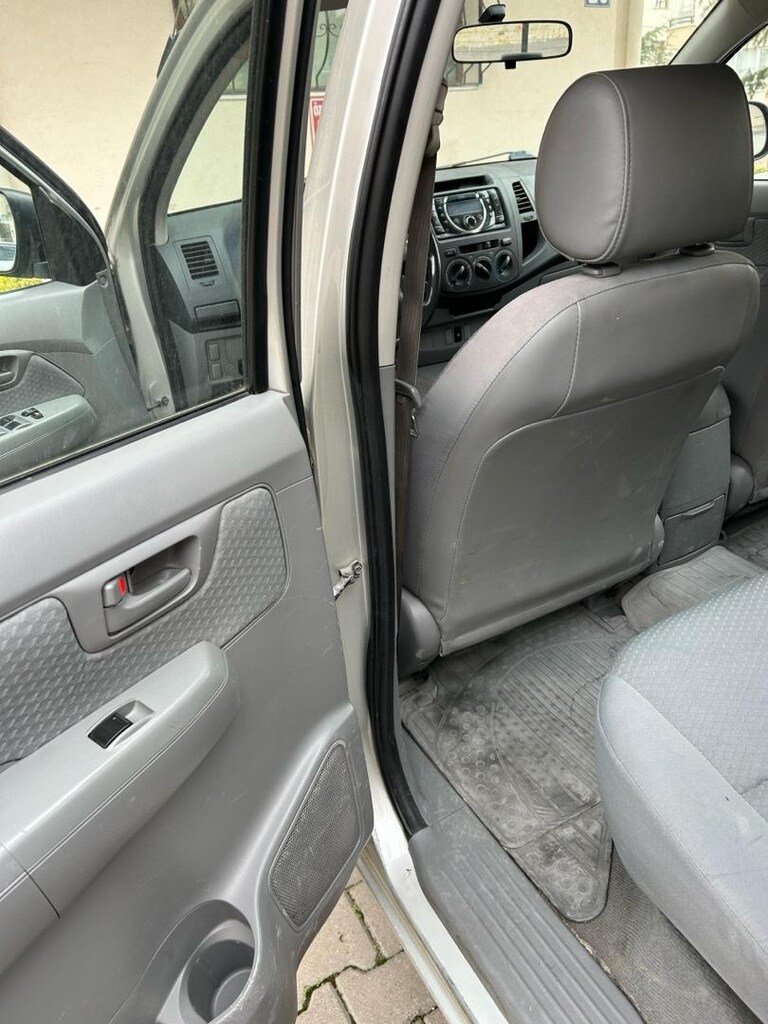 Toyota Hilux Comfort 2.5 4x2 - 9