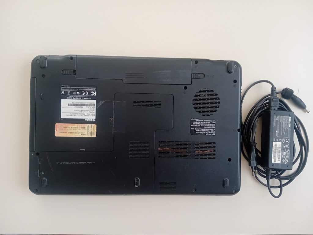 Toshiba dizüstü laptop NOTEBOOK - 6
