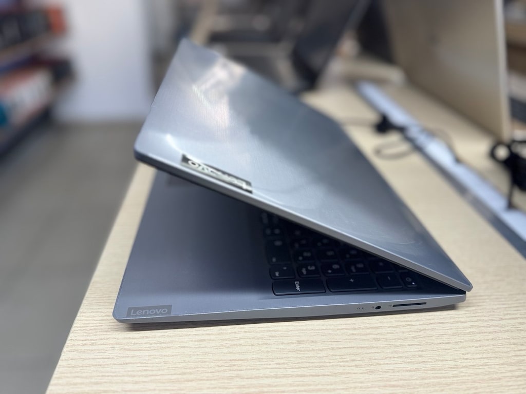 LENOVO İ7 8565U İŞLEMCİ | MX110 2GB E.KART | 8GB RAM | 256GB SSD - 5