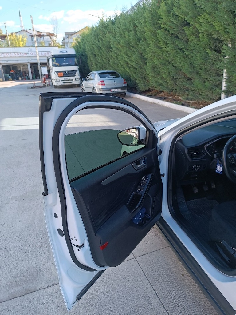 Ford FOCUS - 12