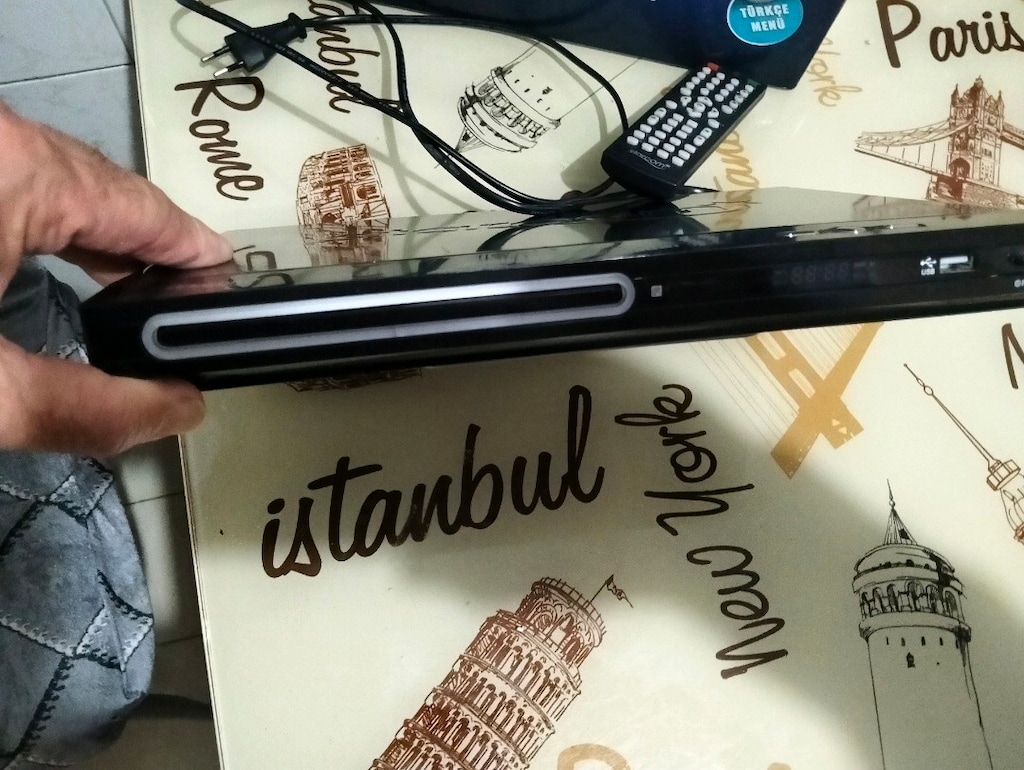 yeni kullanılmamış oto radyo ve DVD player toplam 3000TL - 5