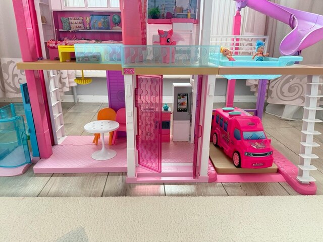 BARBİE EVİ