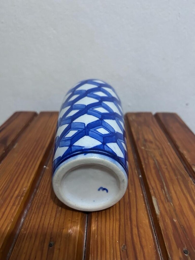 Vintage Mavi-Beyaz Porselen Vazo – Geometrik / Optik Desenli El Boyama - 2