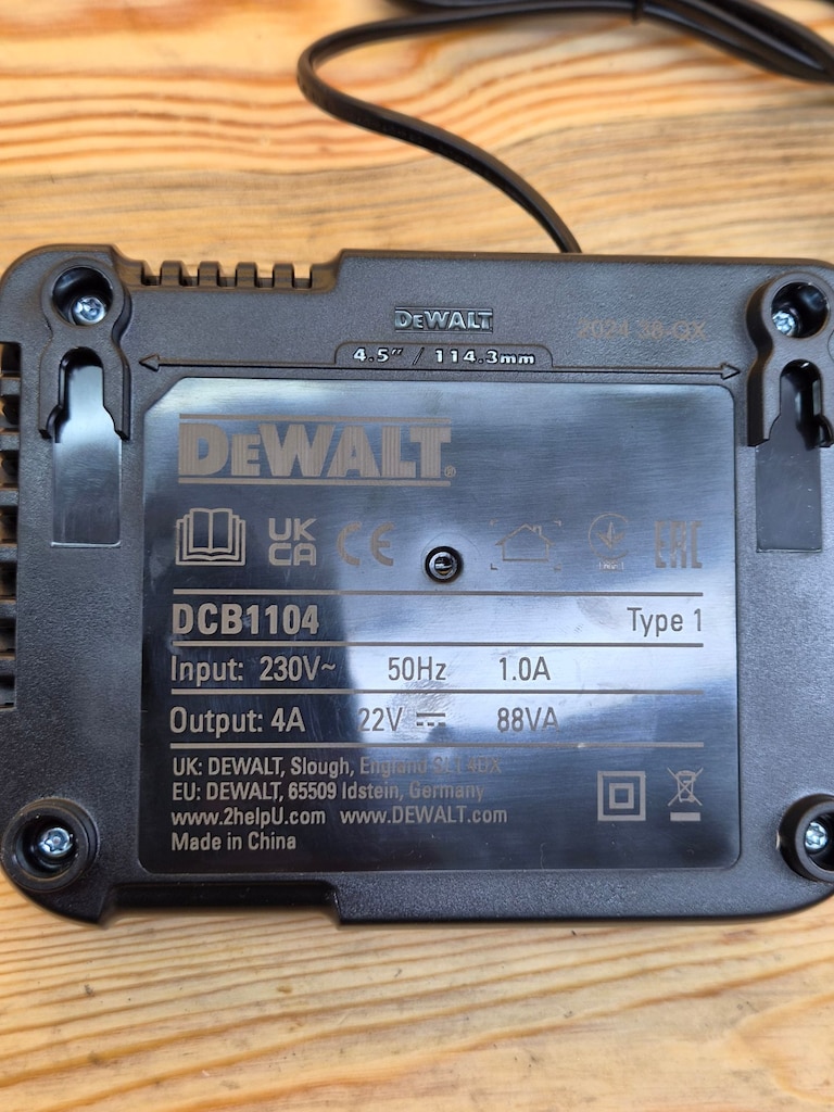 Dewalt DCB1104 18V Li-ion Akü Şarj Cihazı Sıfır hiç kullanılmadı - 4