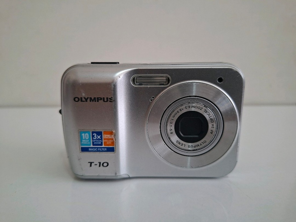 Olympus T-10 Dijital Fotoğraf Makinesi 10.0 Megapiksel 3x Zoom Gümüş - 4