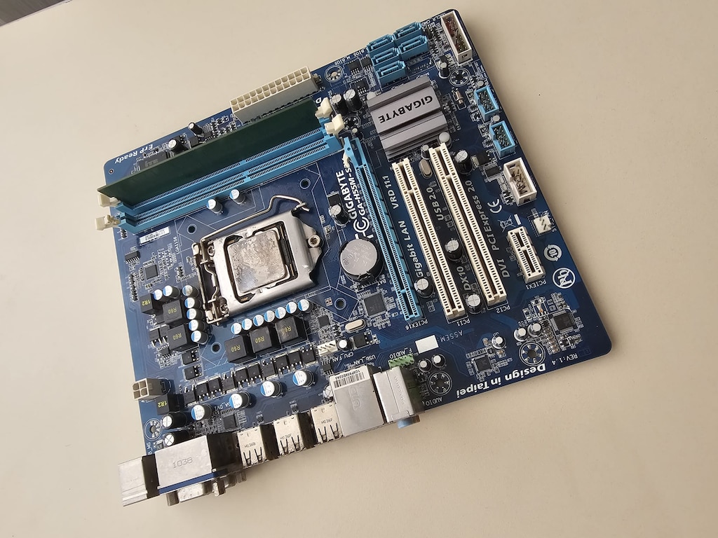 i7 işlemci - GİGABYTE ANAKART - RAM - 2