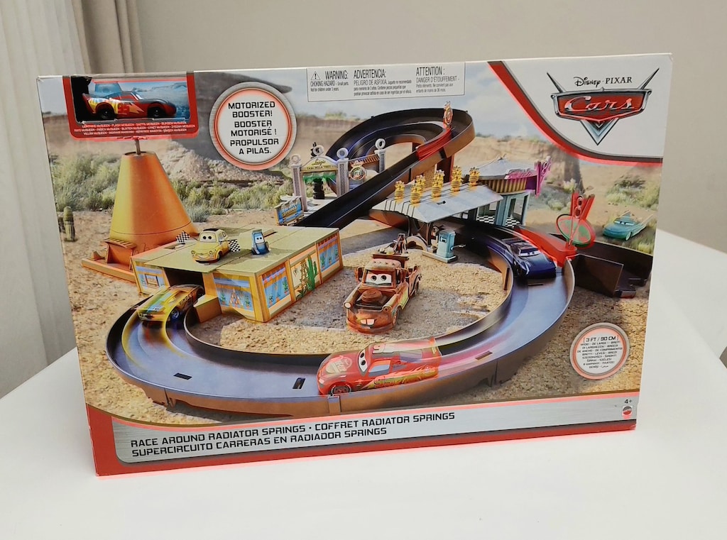 Disney Cars GGL47 Radiator Springs Yarış Seti - 9