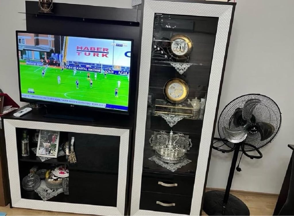Yemek masası+ Tv ünitesi+ Vitrin seti - 3