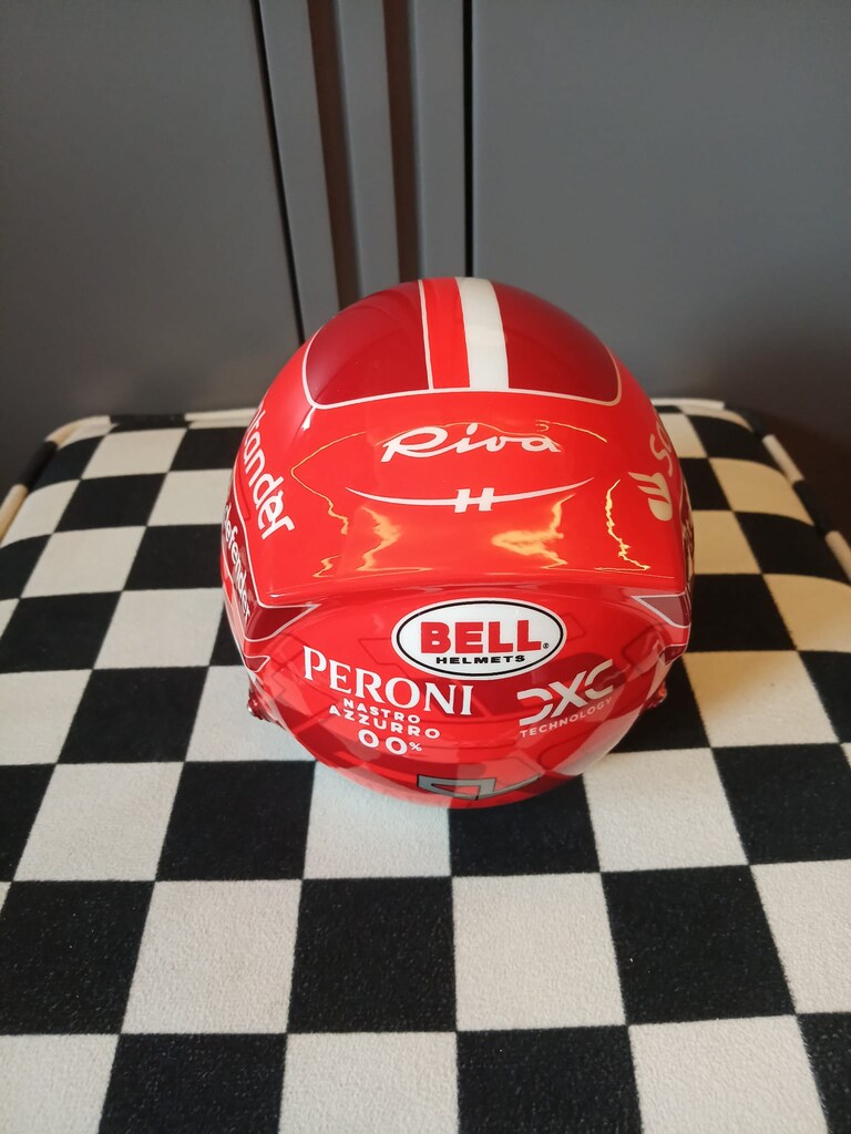 Leclerc 2024 Ferrari Sezon Kaskı Formula 1 F1 1:2 Model Kask - 3