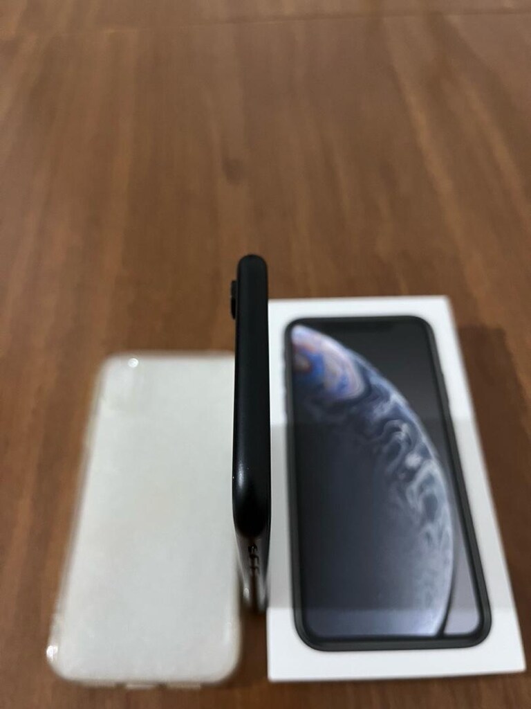 Apple iPhone XR 64 GB - 8