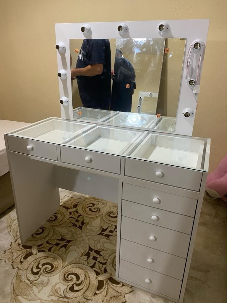 SIFIR / Şık ve Kullanışlı Makyaj Masası - İzmir İçi Teslim - 2