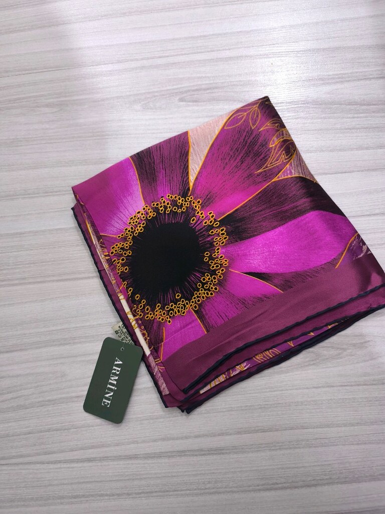 Armine İpek Eşarp