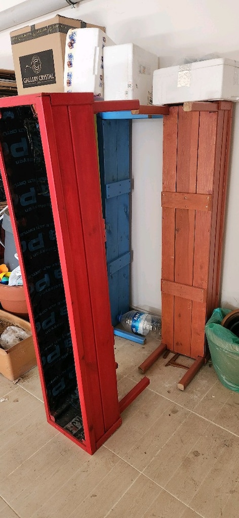 Bahçe veya balkon için çiçeklik, ahşap saksı