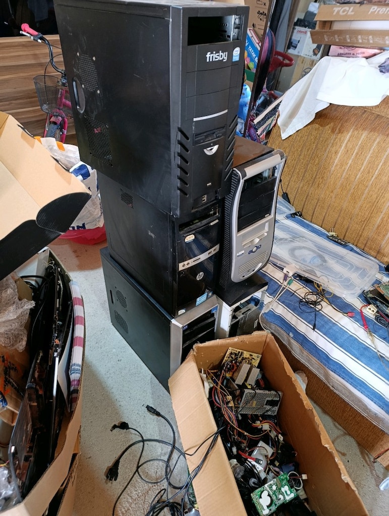 Bir sürü elektronik ve bilgisayar hurdası - 6