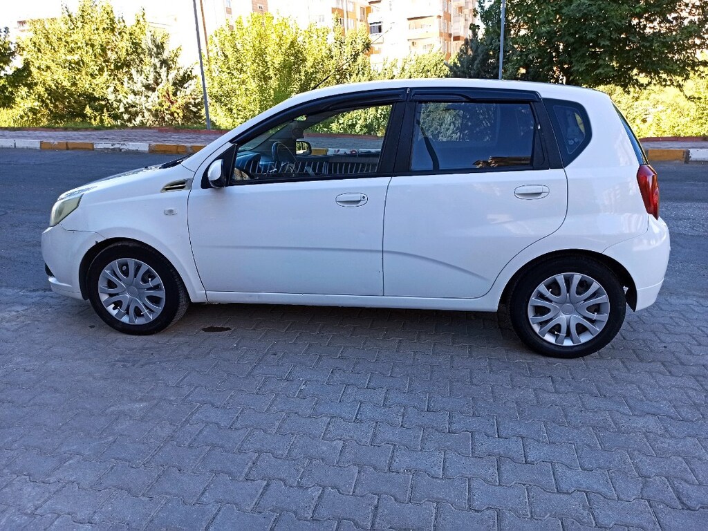 2010 MODEL CHEVROLET AVEO - 12