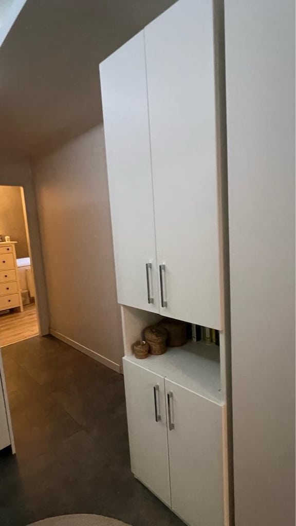 220 cm Büyük Boy Kiler / Depolama Dolabı – Beyaz, Çok Amaçlı - 2