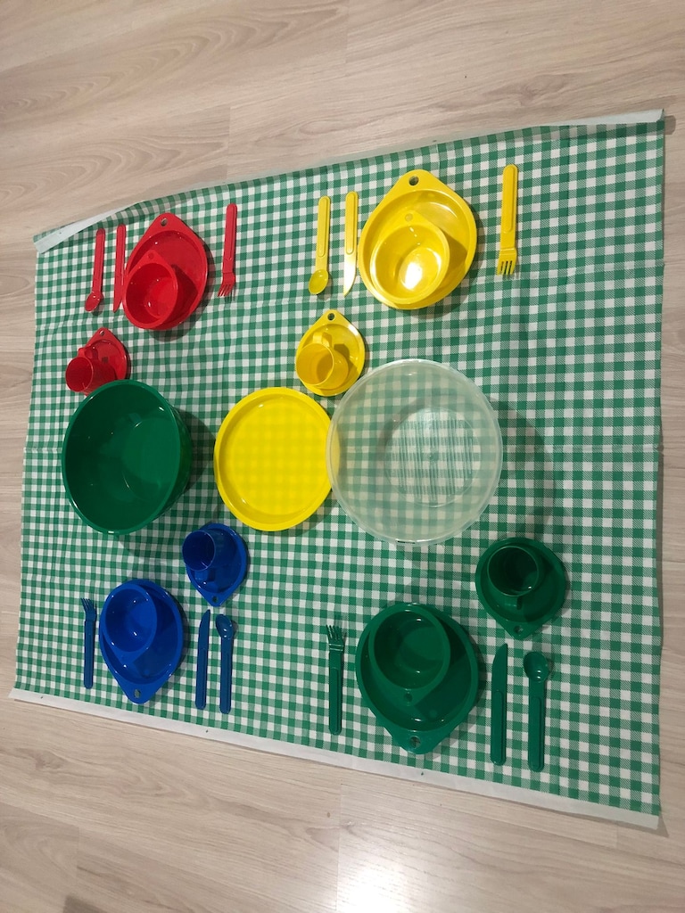 DÜŞTÜ !!! Piknik İçin Masa Üstü Set (4 çocuk, 32 parça) - 2