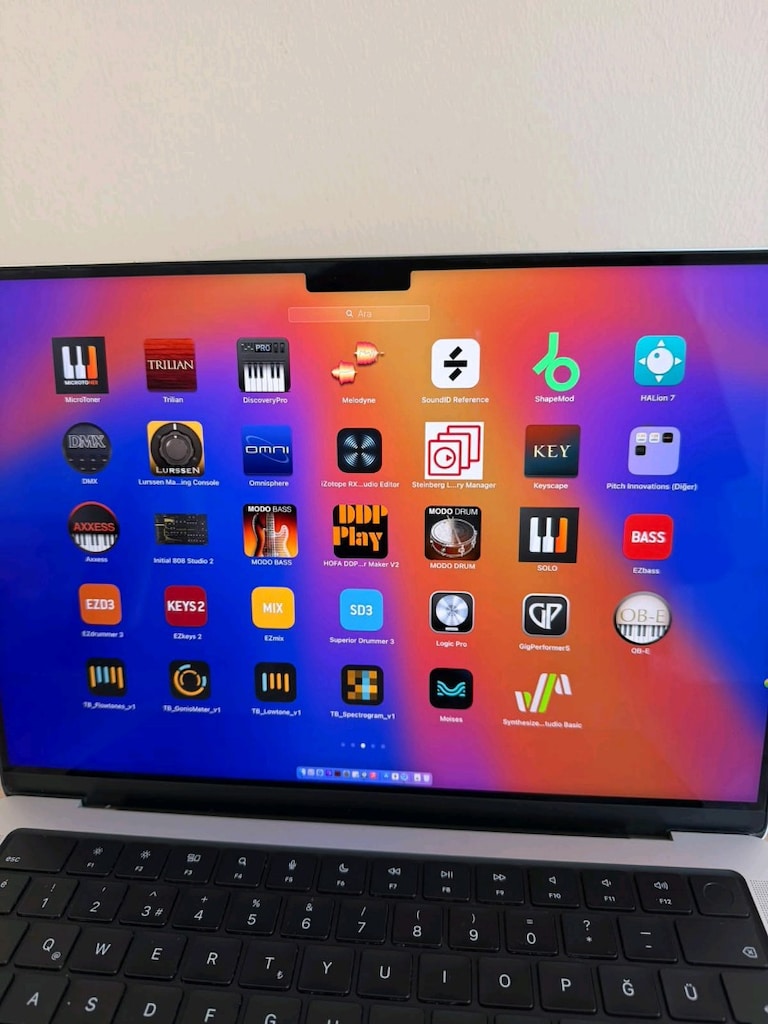 MacBook pro m4 2TB SSD 24 GB RAM 14 İNCH EKRAN - 10