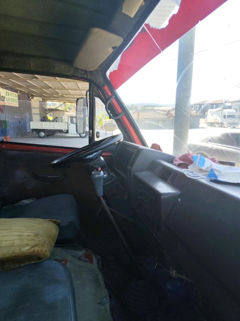 Isuzu 1991 model NKR white - 5