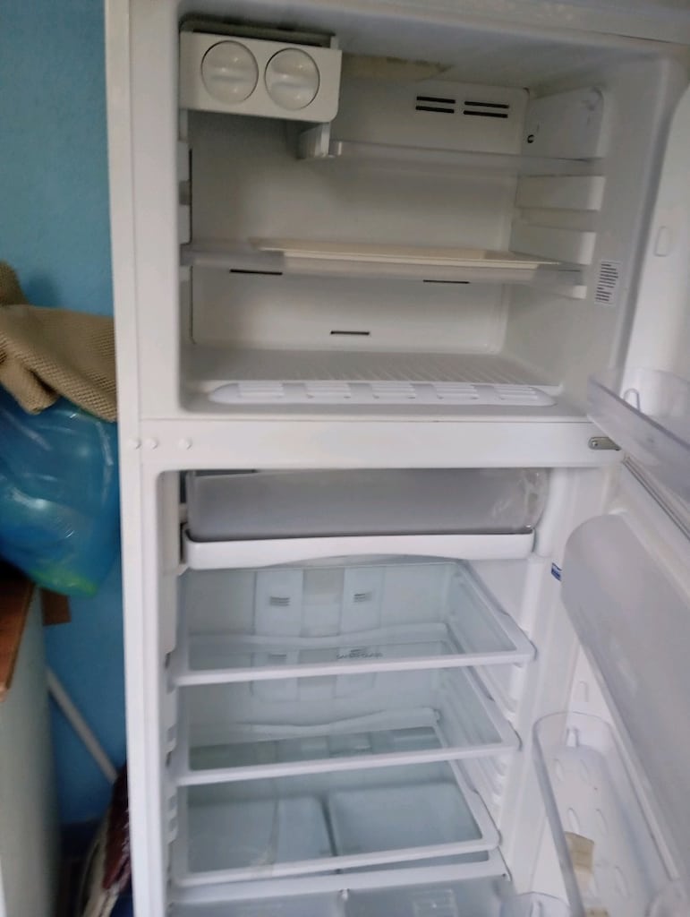 üstün dondurucu Hotpoint Ariston buzdolabı - 2