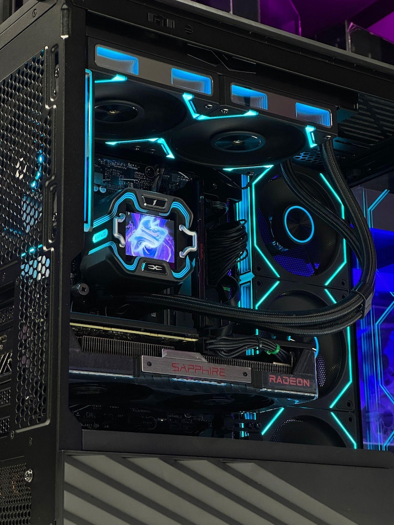Ryzen 7 7800X3D - RTX 5060 8GB - 16GB RAM - 1TB M.2 SSD - 9