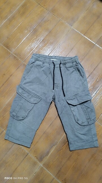 #zara likralı kargo bermuda şort pantolon.Bu tip çokça var..