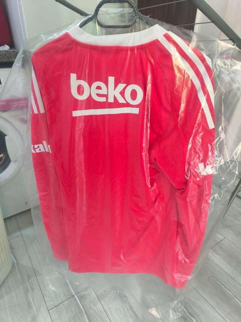 BEŞİKTAŞ KIRMIZI KALECİ FORMA - 2