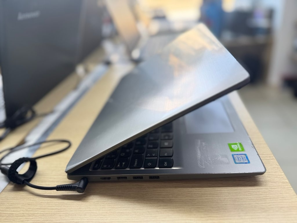 LENOVO İ7 8565U İŞLEMCİ | MX110 2GB E.KART | 8GB RAM | 256GB SSD - 4