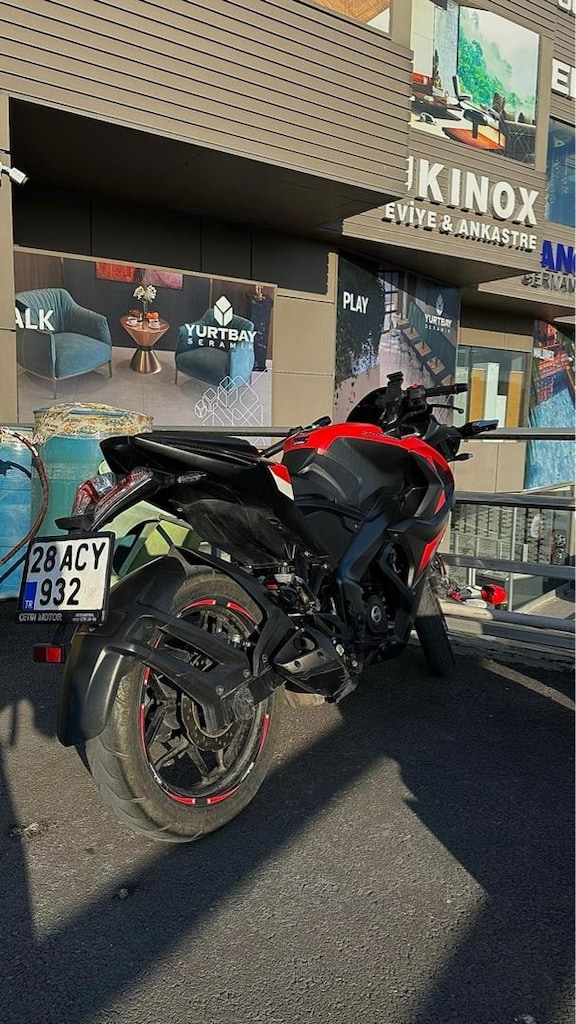 BAJAJ RS 200 - 5