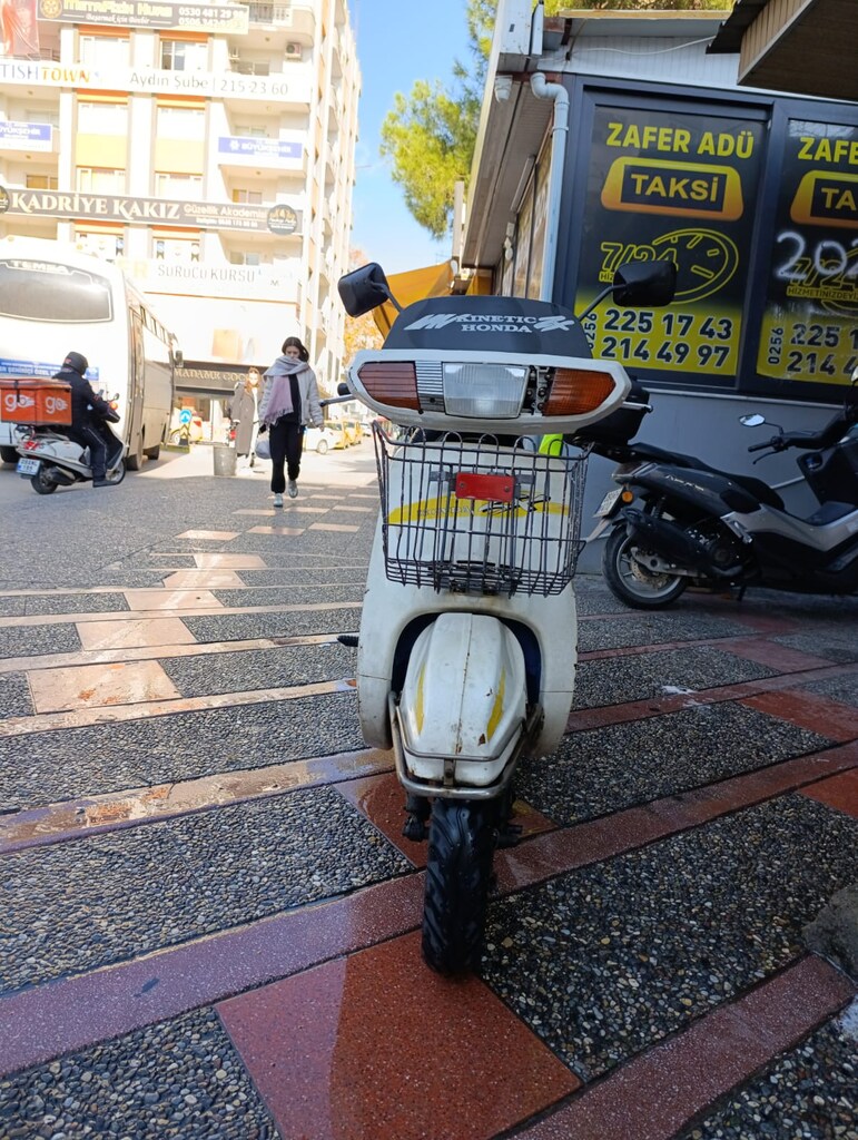 Honda kinetic dx 1999 model - 4