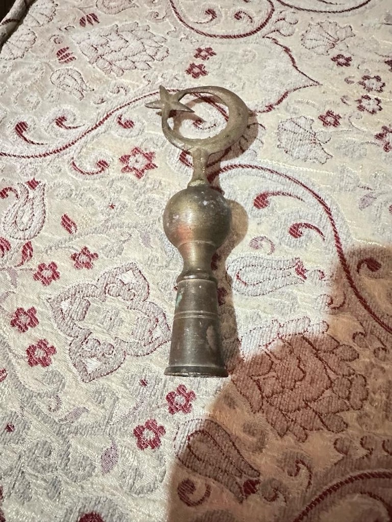 antika Osmanlı dönemine ait sancak pirinçten yapılmıştır - 2