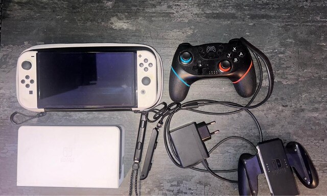 NINTENDO SWITCH OLED 2024