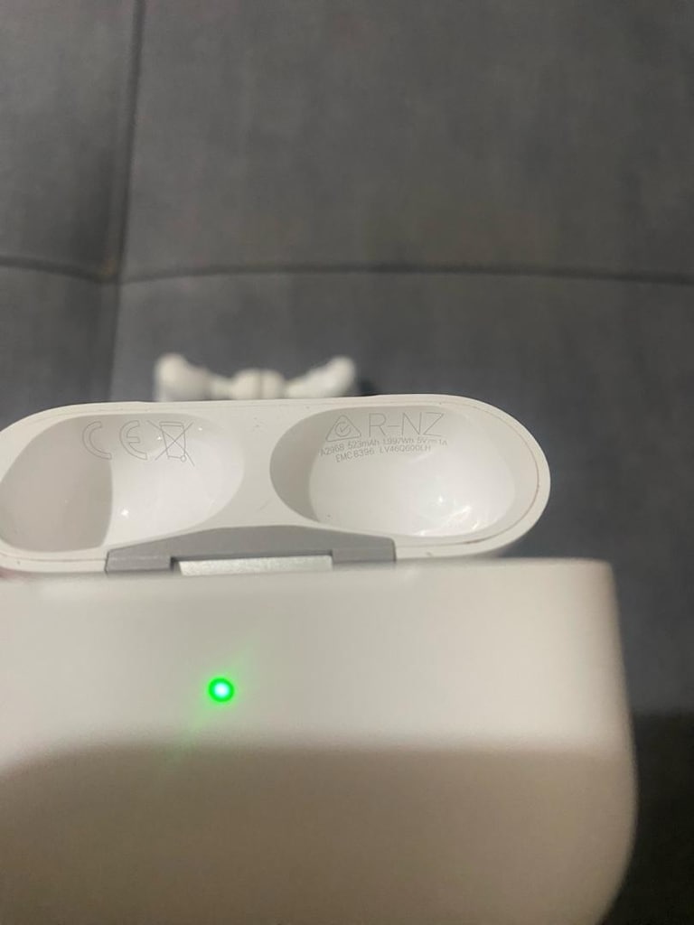 Apple AirPods Pro 2 - 3