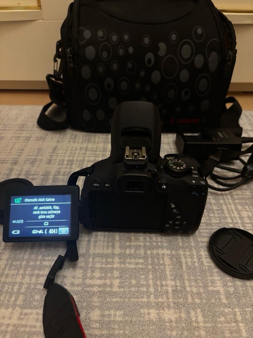 Temiz Kullanılmış Canon EOS 700D + 18-55mm Lens + Taşıma Çantası - 6