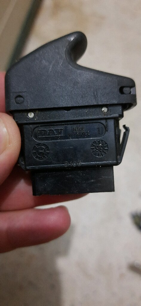 Renault orjinal cam açma dugmesi - 3