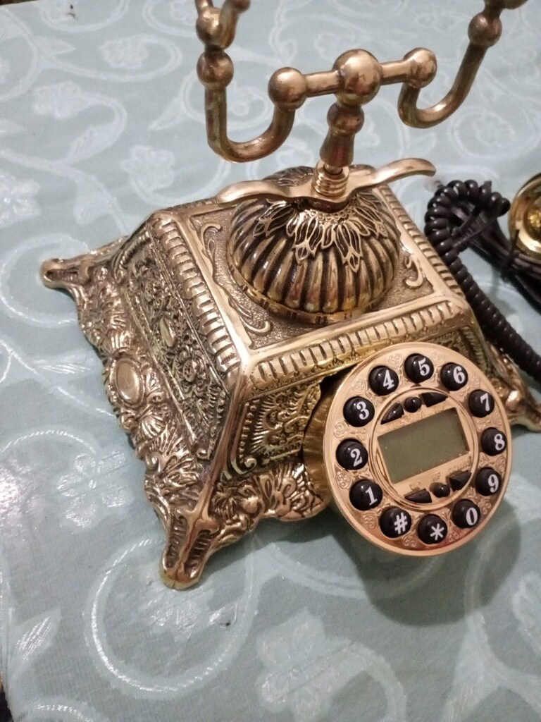 Eski, pirinç telefon - 3