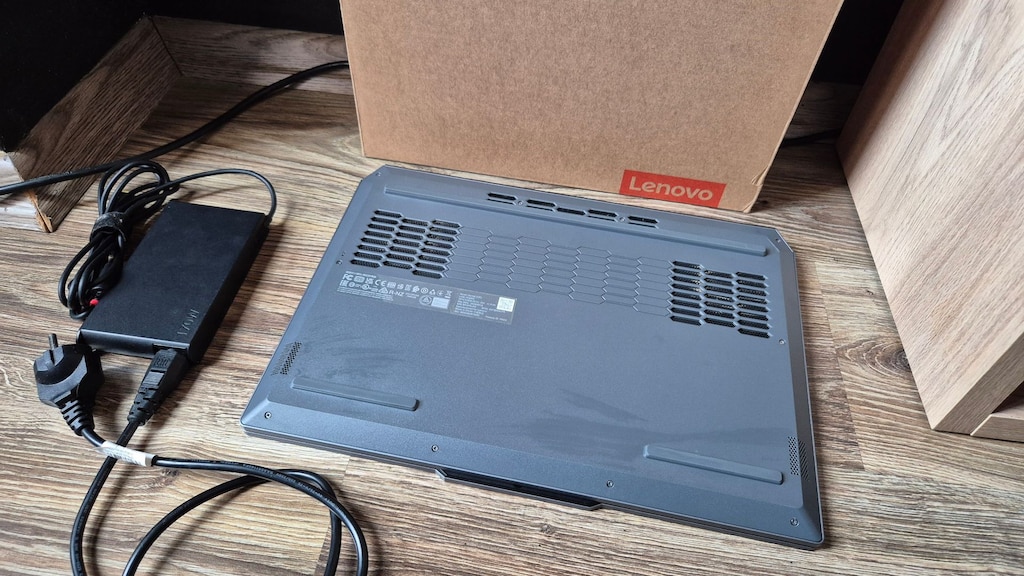Lenovo LOQ 15IAX9I 144Hz 15"6 Çok Temiz Oyuncu Laptop! - 3