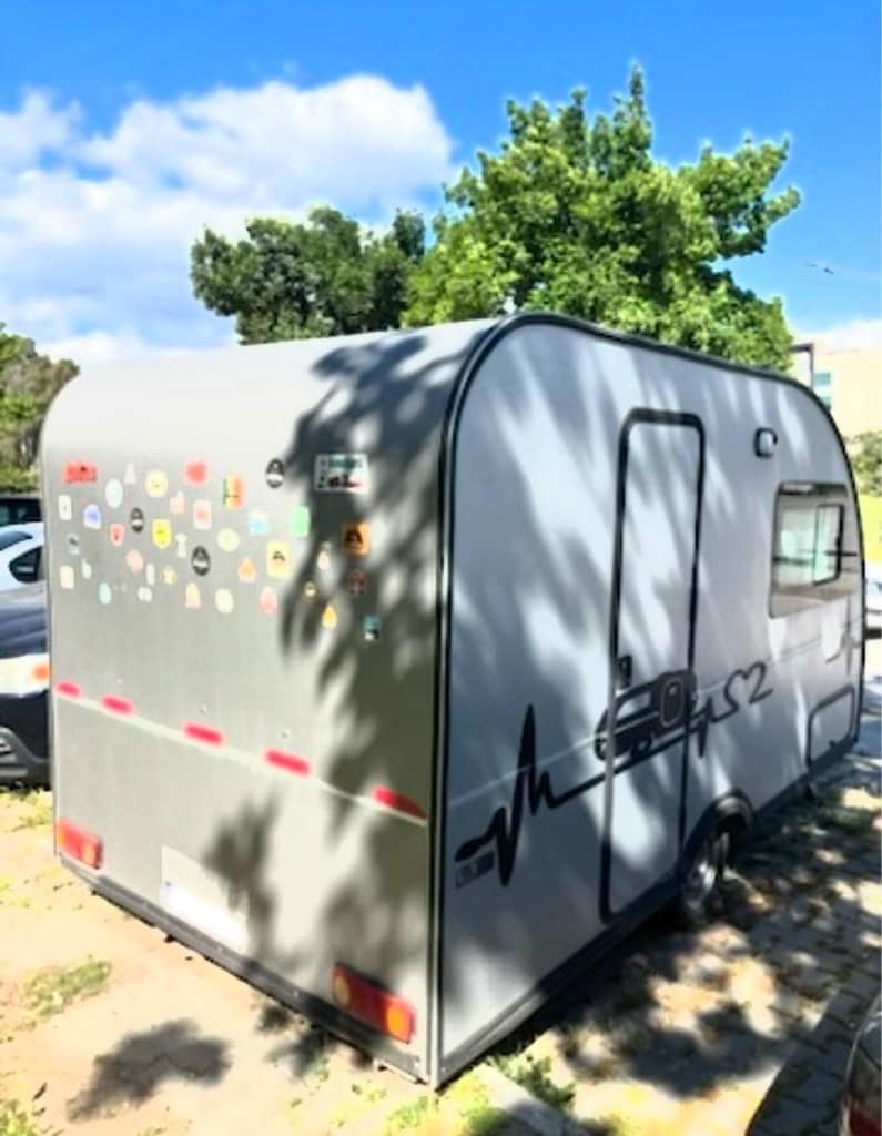 Sahibinden Temiz Panoramik Cam Tavanlı 4 Kişilik Çekme Karavan - 3