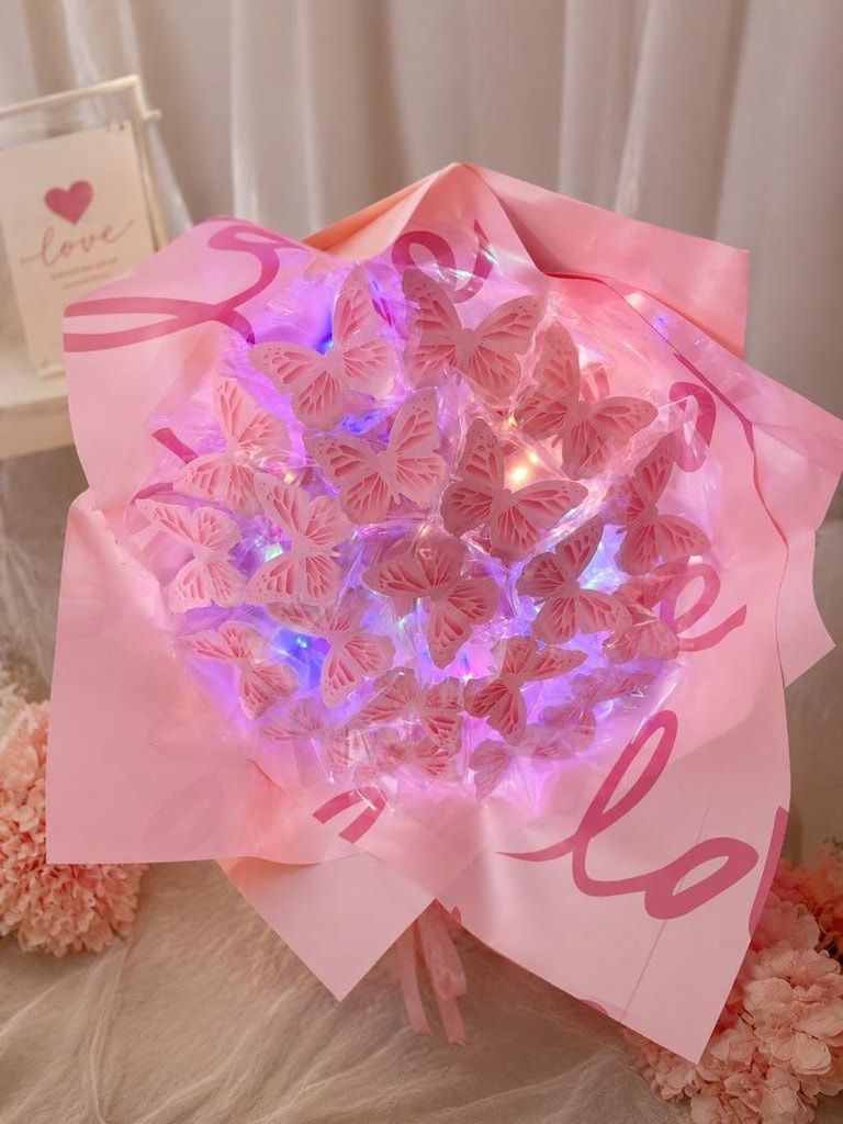 led ışıklı pembe kelebek buketi