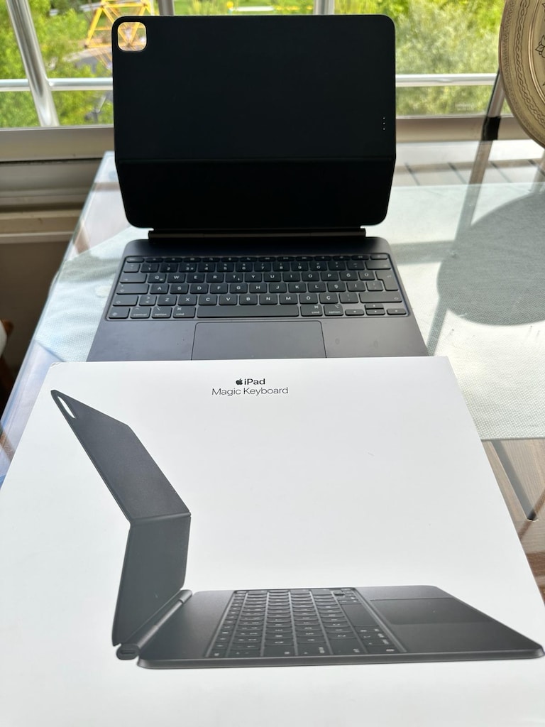 iPad Pro 13 " 256 GB M4 + Magic Keyboard + Pencil Pro %100 Pil Sağlığı - 4