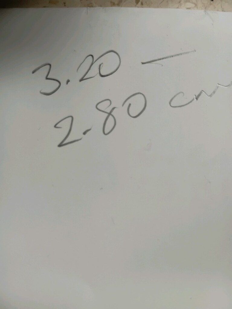 Beyaz güneşlik saten.başka amaç içinde kullanılır.3.20-2.80cm..2 adet - 2